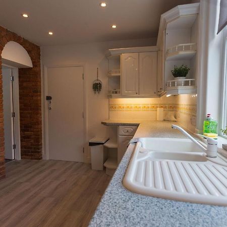 Stunning Rural Apartment - Sleeps 4 - Parking 利奇菲尔德 外观 照片