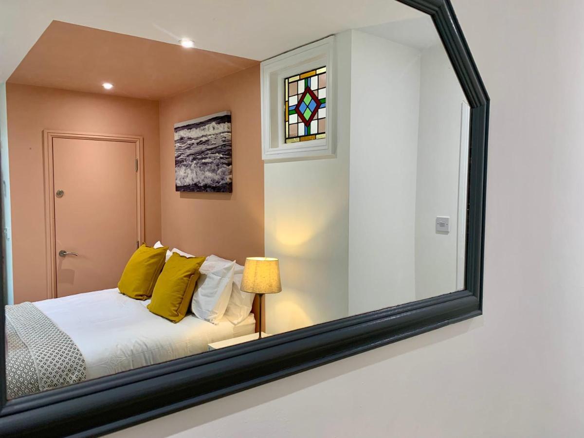 Stunning Rural Apartment - Sleeps 4 - Parking 利奇菲尔德 外观 照片