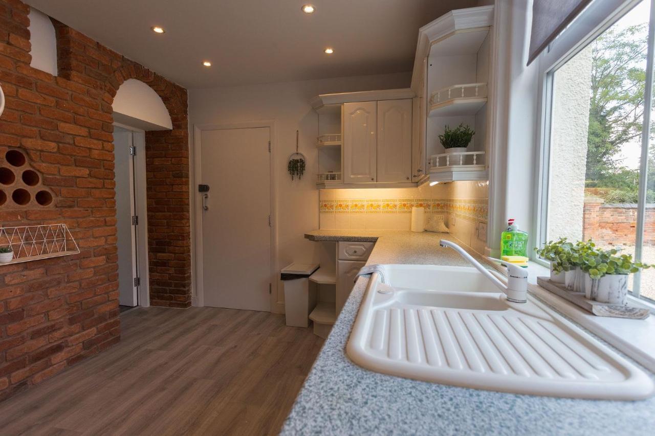 Stunning Rural Apartment - Sleeps 4 - Parking 利奇菲尔德 外观 照片